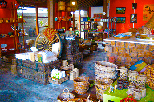 barang-barang yang dijual di carga bali