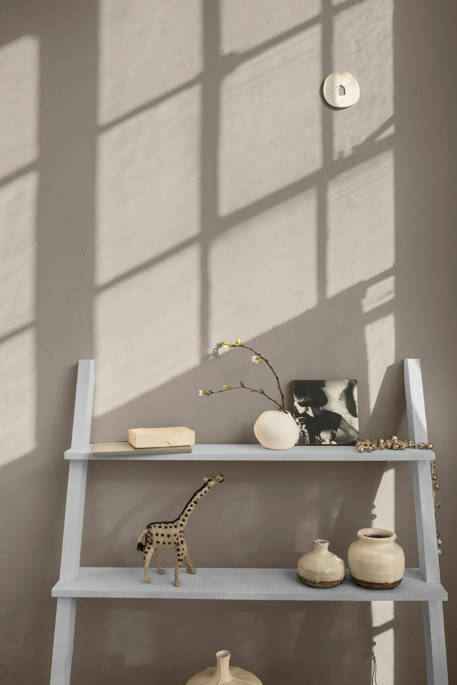 dinding warna coklat muda