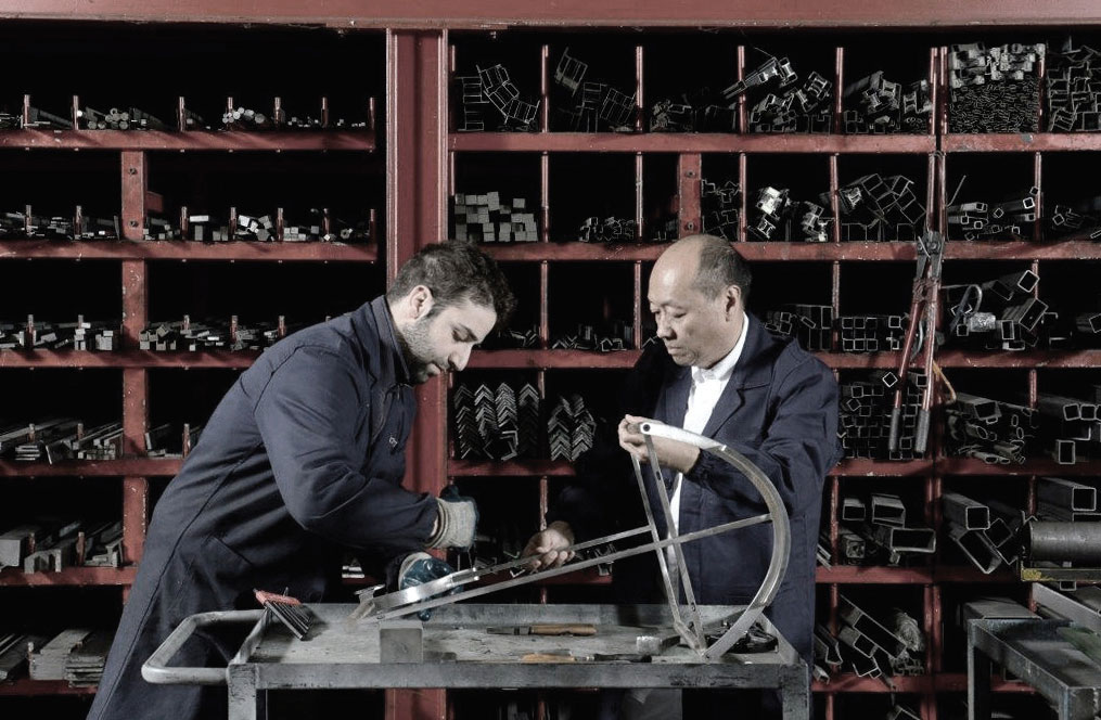 Produksi furnitur Dimensione Chi Wing Lo / Dimensione Chi Wing Lo