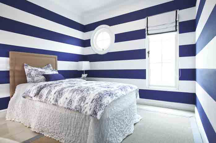 Penerapan corak mural bergaris-garis pada dinding