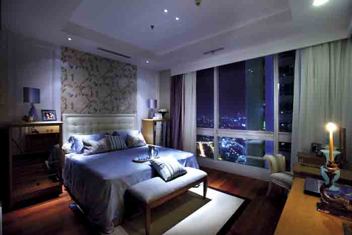 Penggunaan wall paper bercorak floral