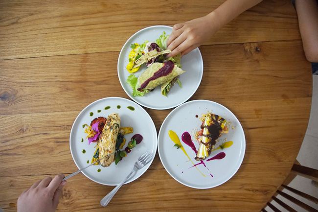Menyantap Makanan Sehat di Kenza Cafe Lombok