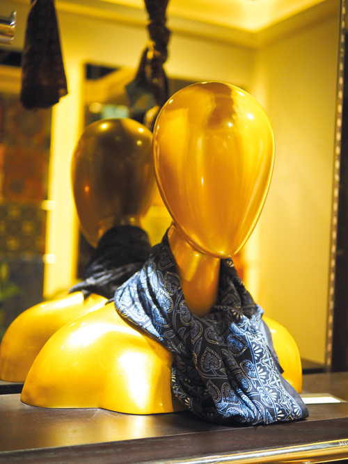 5 Fakta Menari Tentang Iwan Tirta Private Collection