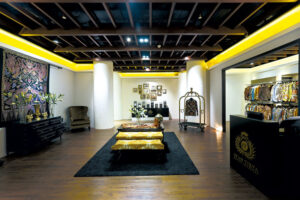 5 Fakta Menarik Tentang Iwan Tirta Private Collection