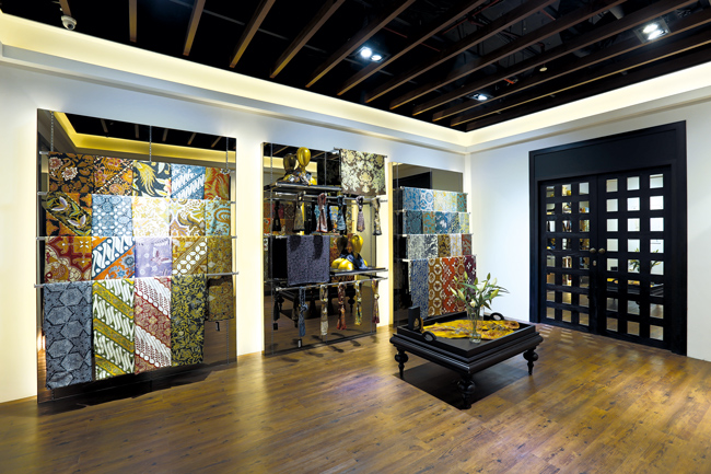 5 Fakta Menari Tentang Iwan Tirta Private Collection