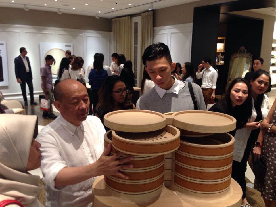 Chi Wing Lo saat peluncuran Dimensione Chi Wing Lo di showroom Bika, Kemang Jakarta / Interior Binus