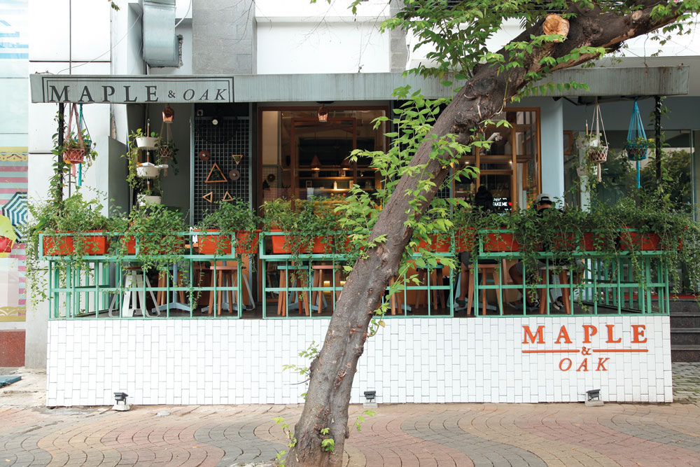 tampak luar Maple & Oak