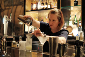 Keli Rivers, Gin, dan Gaya Bar San Francisco