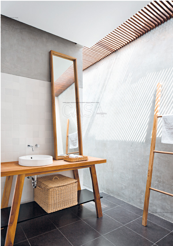 kamar mandi nuansa kayu