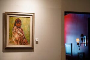 Kolaborasi Seru Antara Karya Lukis & Teknik Pencahayaan