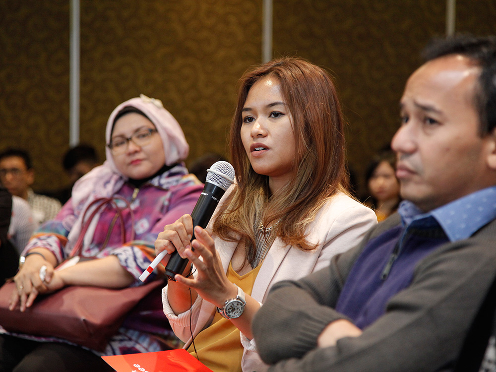 Sesi tanya jawab oleh peserta seminar.