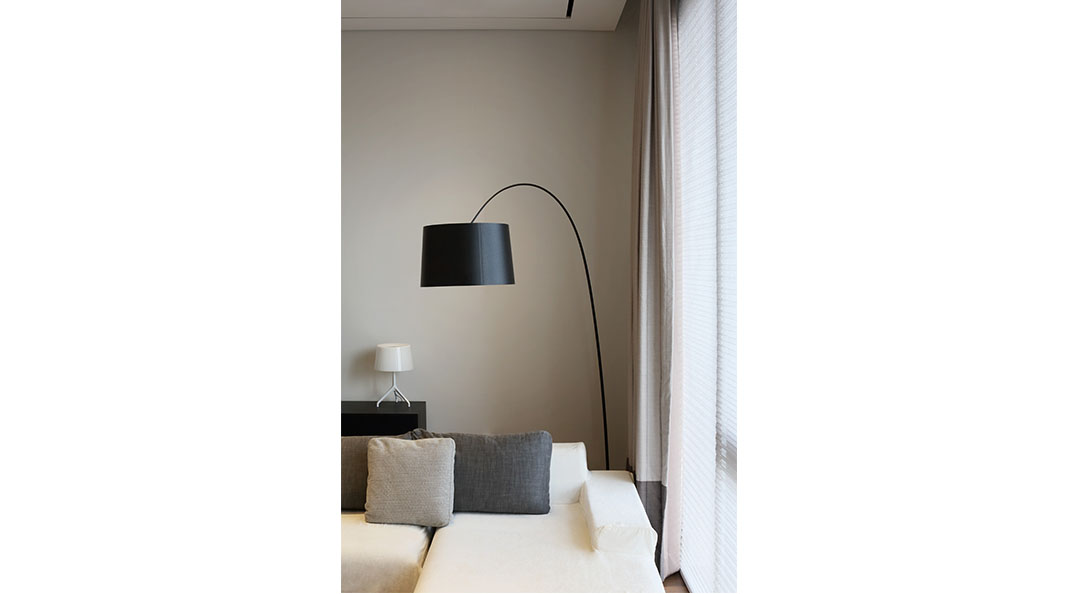 standing lamp di Pantai Indah Kapuk Residence