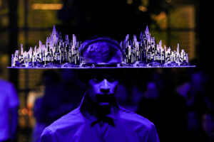 Rinaldy Yunardi Menciptakan Headpieces dari HPL Tiero