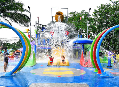 kolam renang di hotel shangri la