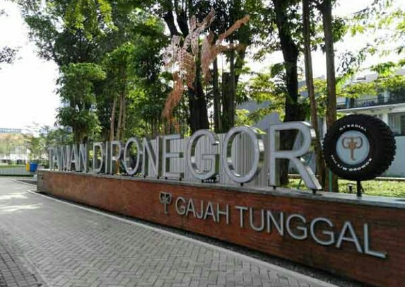 patung tulisan taman diponegoro