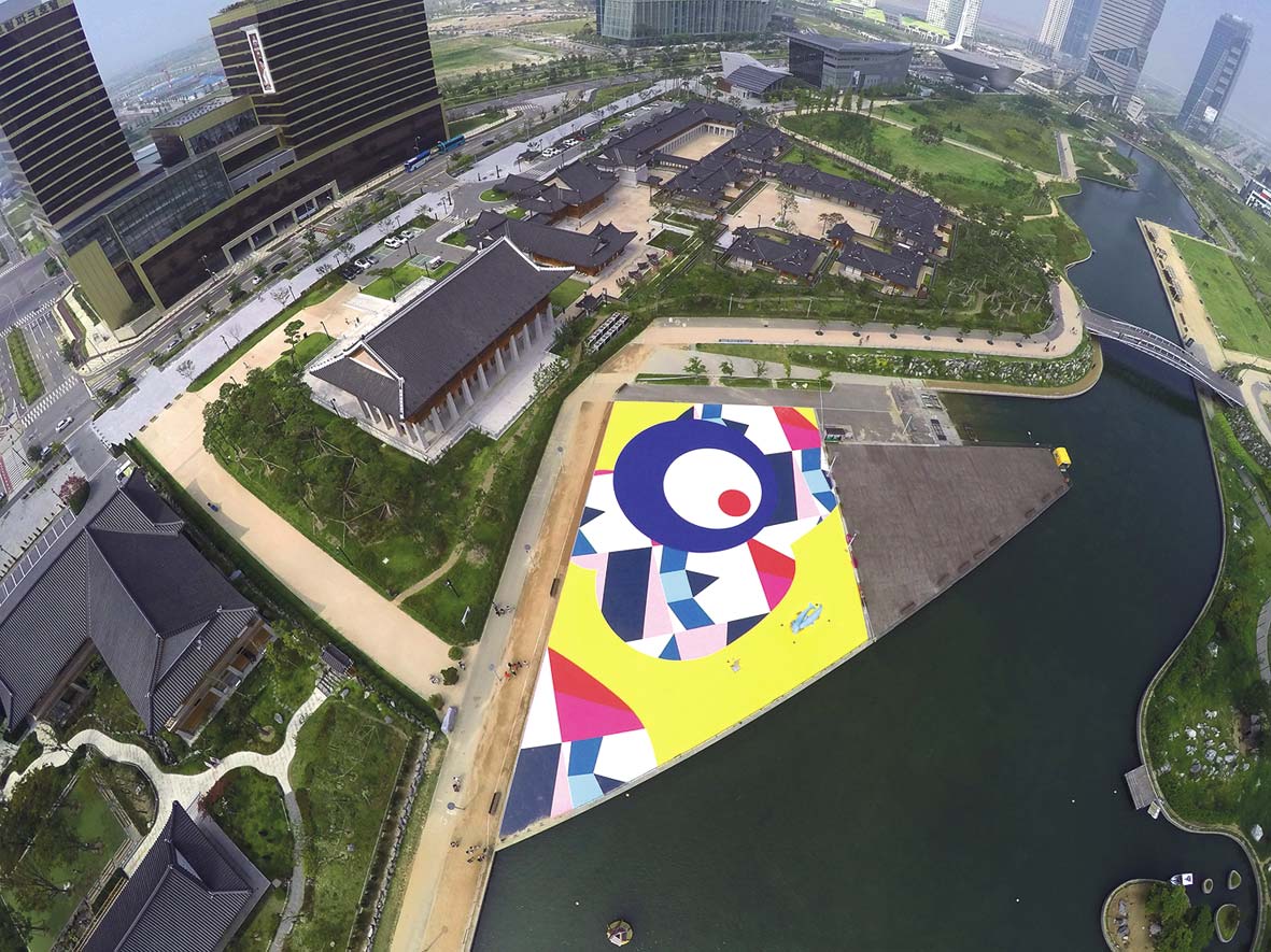 Seniman Indonesia Membuat Karya Seni Seluas 3.300 m2