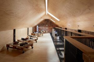 Serba Kayu di Kantor Pusat Birkenstock Australia