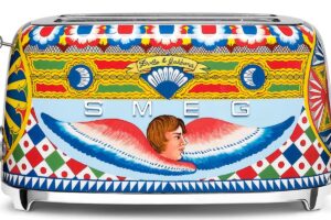 Dolce & Gabbana Kembali Menghiasi Peralatan Dapur Smeg