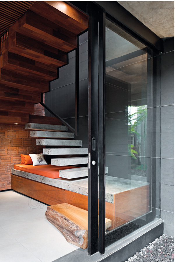 Rak Buku untuk Desain Lemari Bawah Tangga