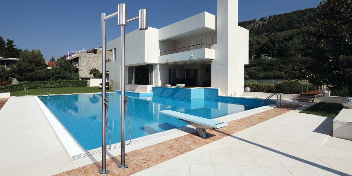 Sensasi Mandi dengan Shower Berdesain Minimalis