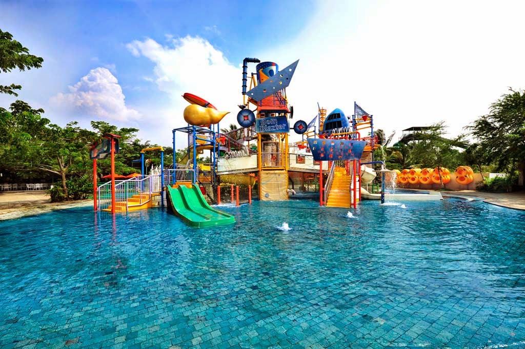 perosotan besar di Waterbom Jakarta, Pantai Indah Kapuk
