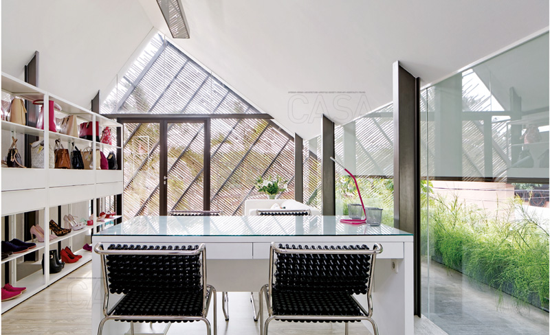 Desain Ruang Kerja dengan cahaya alami