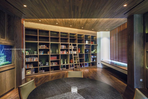 Desain Ruang Kerja dengan perpusatakaan kecil