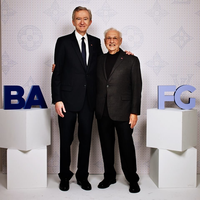 Bernard Arnault dan Frank Gehry / Louis Vuitton