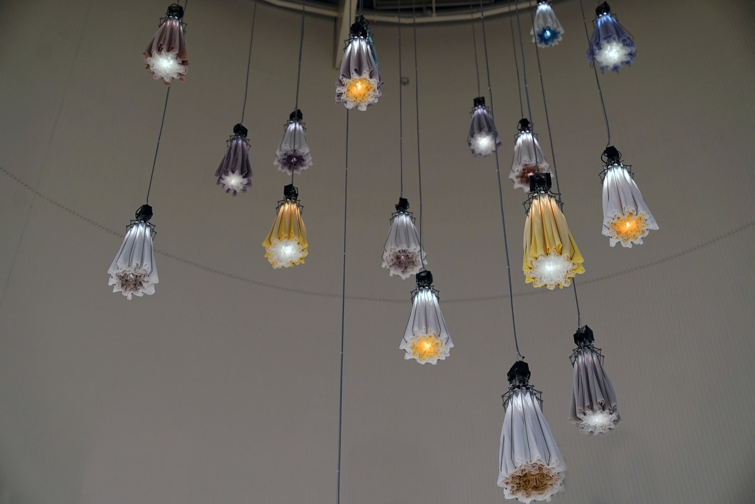 Meadow saat kuncup / Studio Drift / Designboom