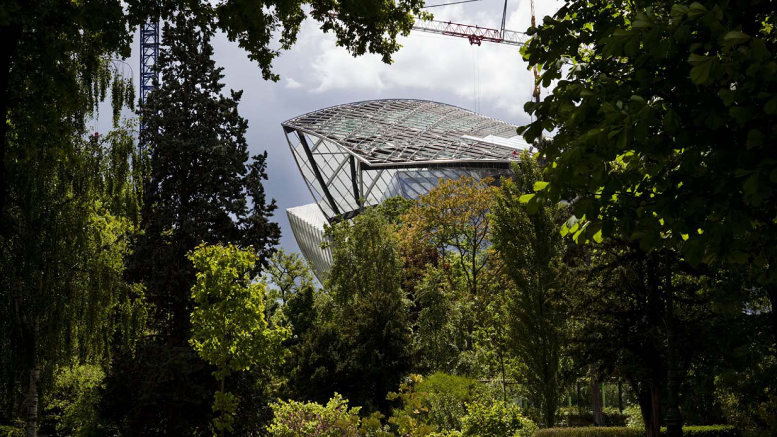 Fondation Louis Vuitton berlokasi di Bois De Bolougne / Mohamed Khalfi / Fondation Louis Vuitton / Metalocus
