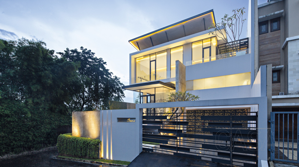 pagar rumah minimalis dengan garis horizontal