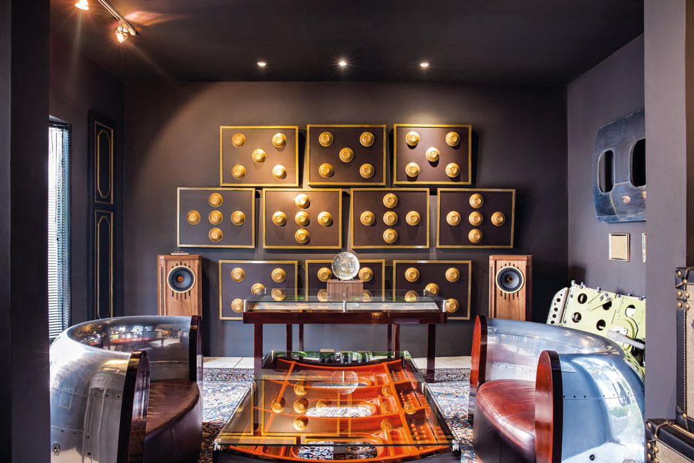 Desainer Phillips Jusuf Rancang Furnitur dari Pesawat