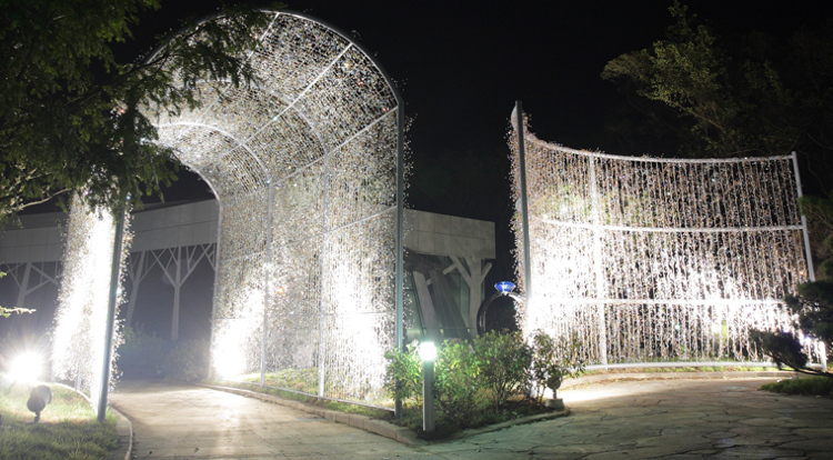 Jewellery falls di outdoor guide / Jeju Glass Castle