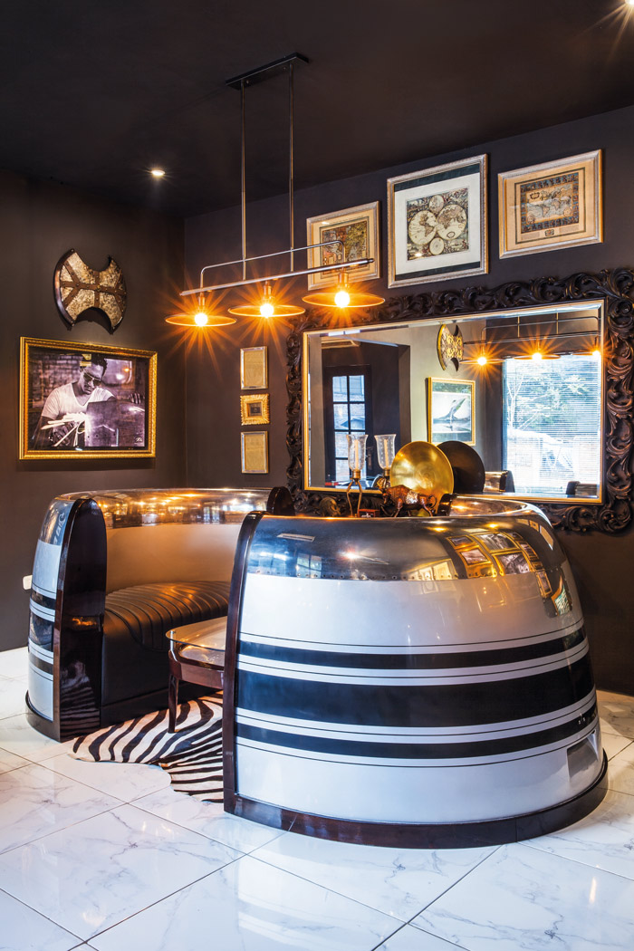 Desainer Phillips Jusuf Rancang Furnitur dari Pesawat