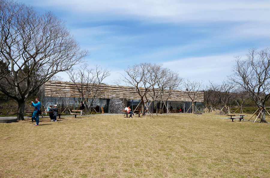 Tampak Luar Innisfree Jeju House / Kim Yong Kwan / Archdaily