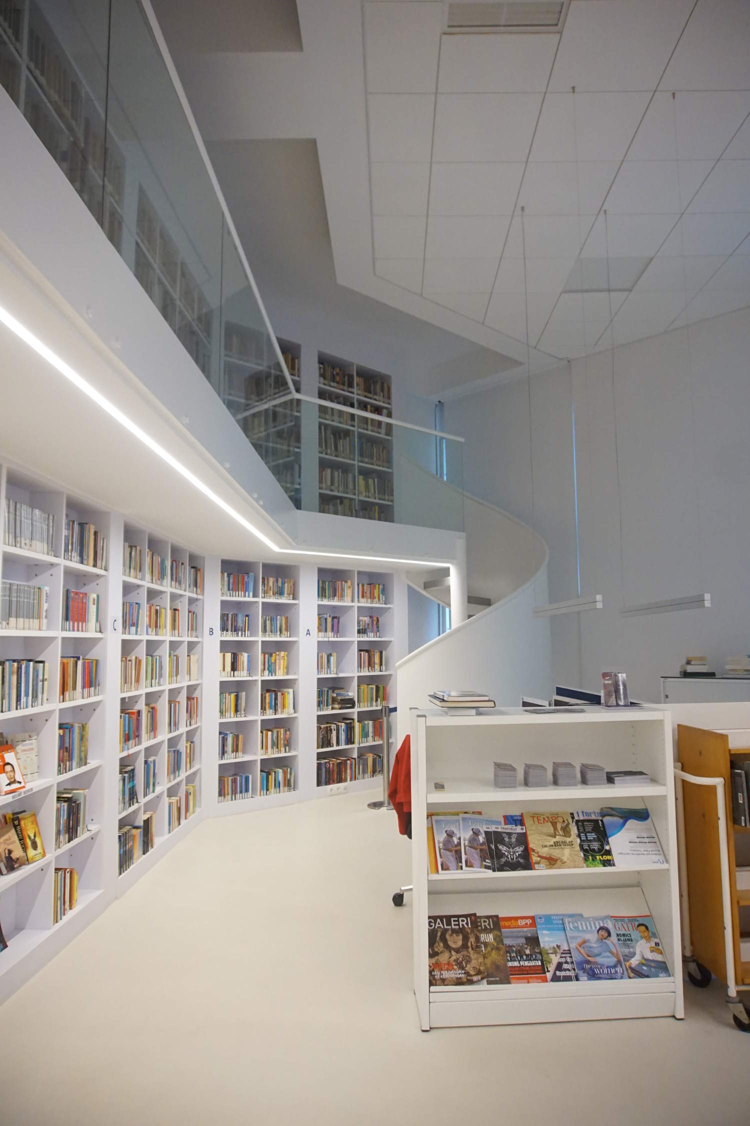 Menuju area attic di perpustakaan Erasmus Huis Jakarta / CASA Indonesia