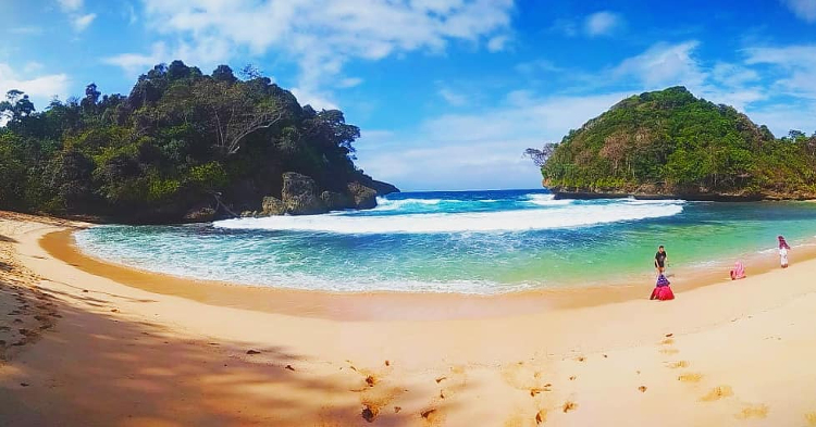 12 Pantai di Malang yang Wajib Dikunjungi