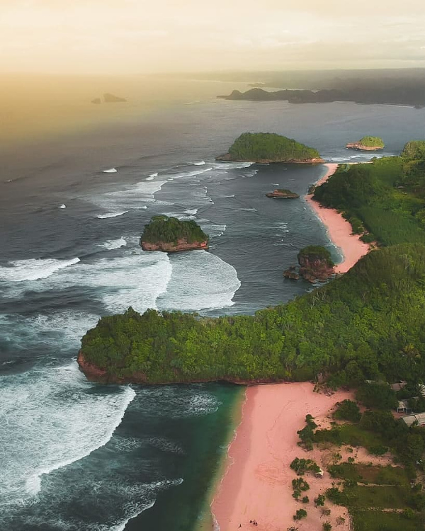 12 Pantai di Malang yang Wajib Dikunjungi