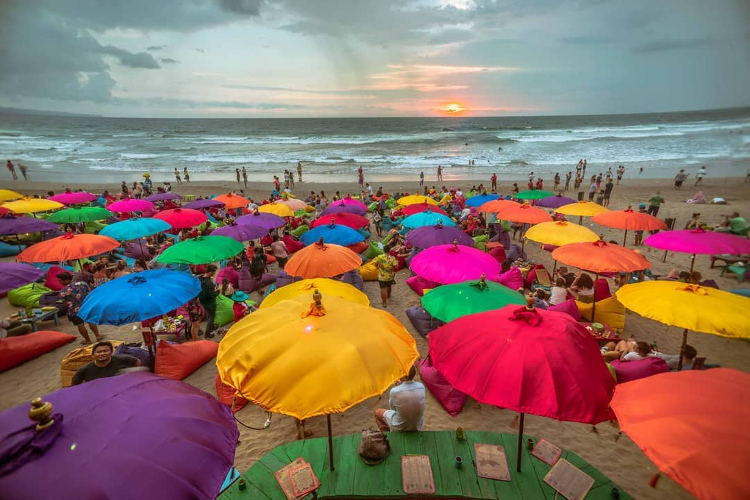 Pantai Double Six di Bali