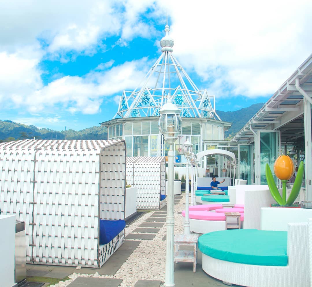 Nicole's Lounge / Nicole's Kitchen & Lounge