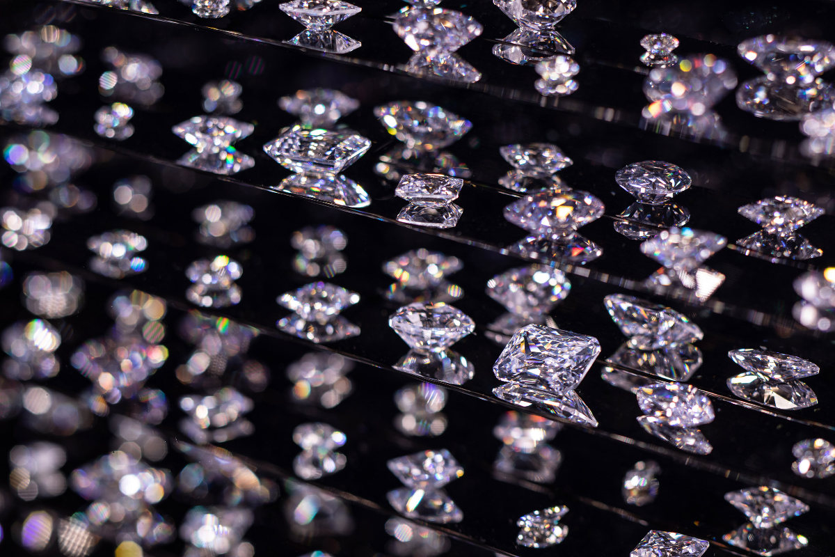 Detail diamond dalam karya The Winner Takes It All (2018) oleh Damien Hirst / Palms Casino Resort / Dezeen