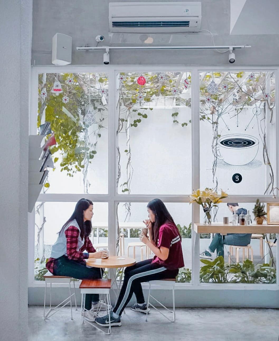 Interior dari Threelogy Coffee / Threelogy Coffee