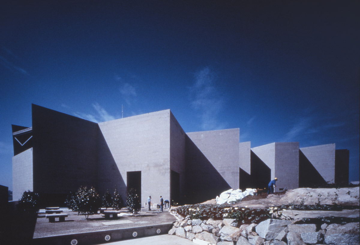 Domus La Casa del Hombre_ photo courtesy of Hisao Suzuki_Pritzker Prize