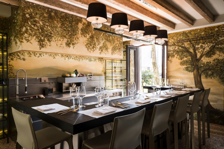 Palazzo Kitchen Table, Nikmati Dining Unik di Venesia