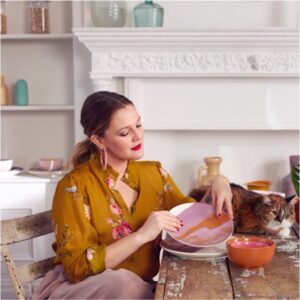 Drew Barrymore Meluncurkan Lini Furnitur Menggemaskan