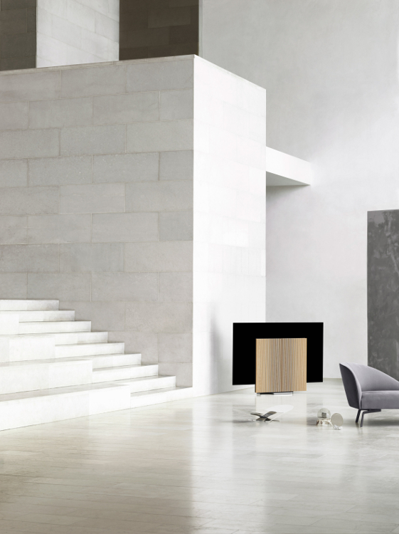 Bang & Olufsen Luncurkan Televisi Lipat di Milan