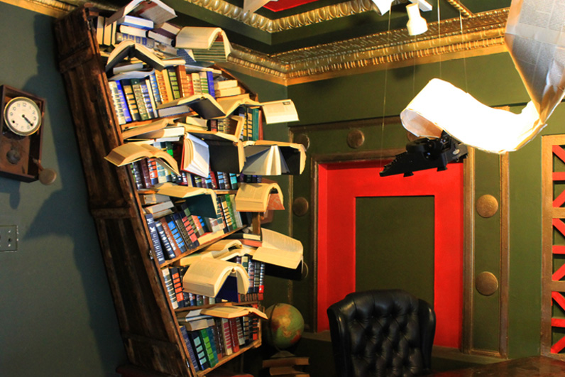 Manjakan Mata Pencinta Buku dengan 3 Instalasi Unik Ini