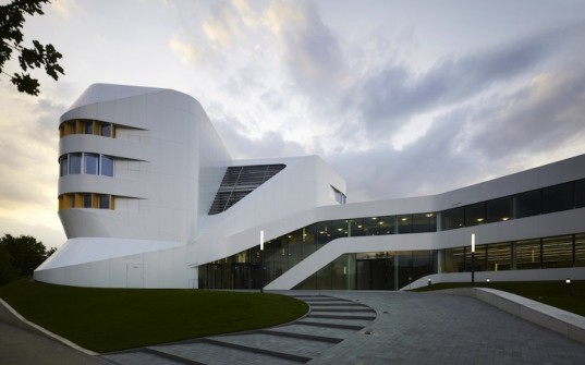 IAO-ZVE Fraunhofer Institute project di Stuttgart salah satu karya Florian Henzelmann ketika di UNStudio / UNStudio / Inhabitat