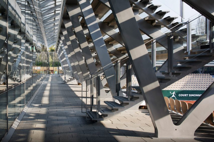 Intip Uniknya Lapangan Tenis yang Dikelilingi Rumah Kaca