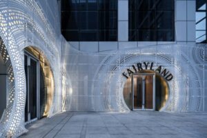 Bermain di Kota Awan Fairyland Premium Cafe, Dalian